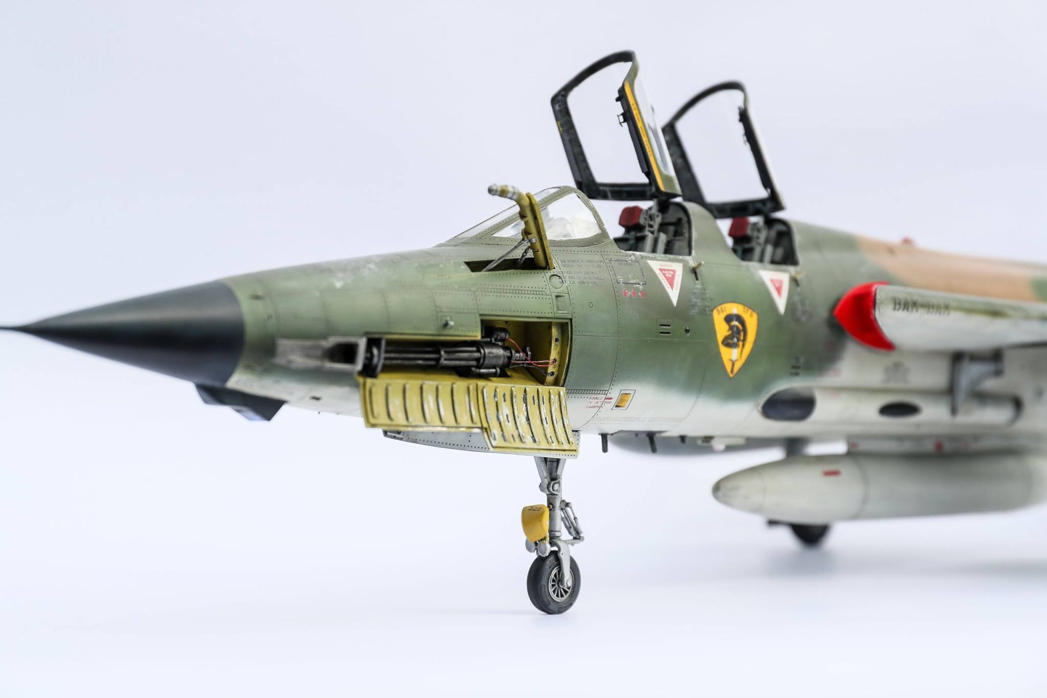 f 105 w